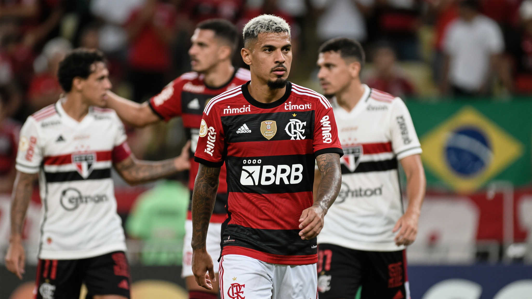 当谈到竞技体育尤其是足球，自然不能忽视团队的临场表